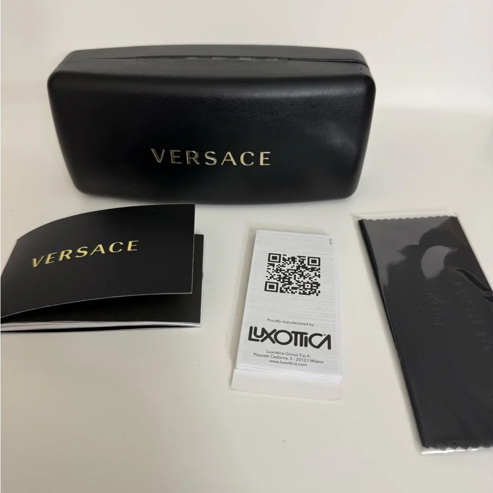 VERSACE sunglasses case BLACK AUTHENTIC SUNGLASSES CASE W/CLOTH , booklet - Picture 1 of 11